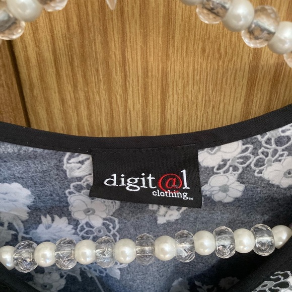 Small Digit@l Clothing Blouse - Picture 2 of 3